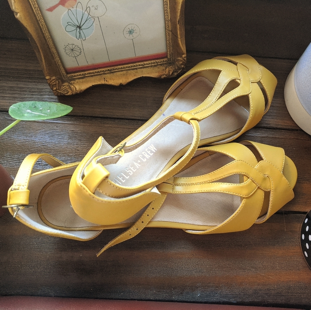 Mustard colored shoes size 10